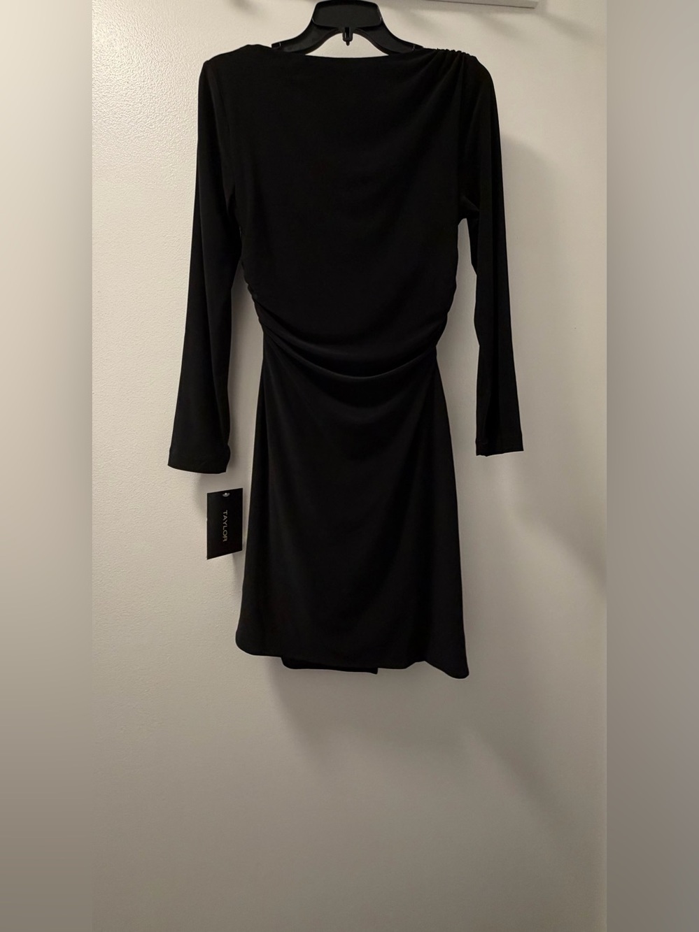 NWT Taylor Black Ruched Gold Ring Long-Sleeve Dress Size 4 - Picture 4 of 10